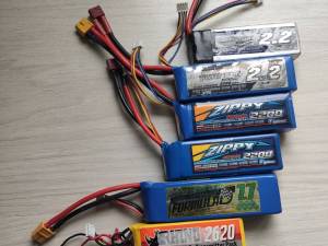 Accus batteries lipo 3S 11.1v 2200 à 2700 mAh