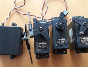 avion servos robbe rs 250 VINTAGE  prise a broches