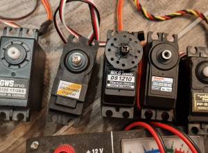 Lot servos - 50e