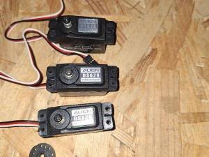 3 servos neuf align DS 620