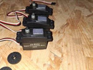 3 servos neuf align DS 620